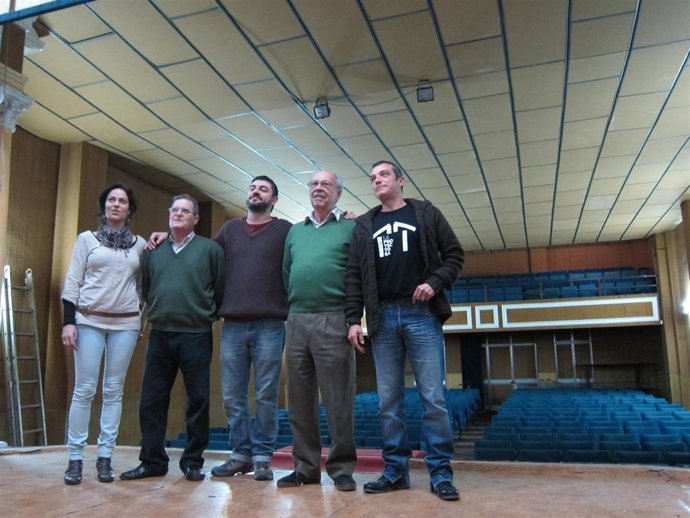 Los Promotores De La Iniciativa En El Escenario De 'La Protectora'