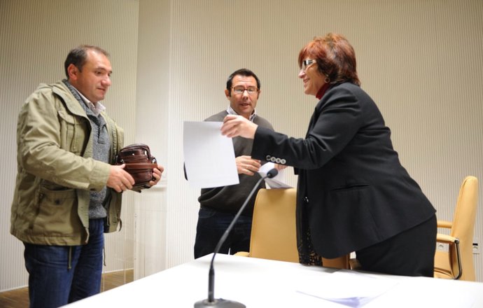 ENTREGA DE AYUDAS A  ASOCIACIONES                       