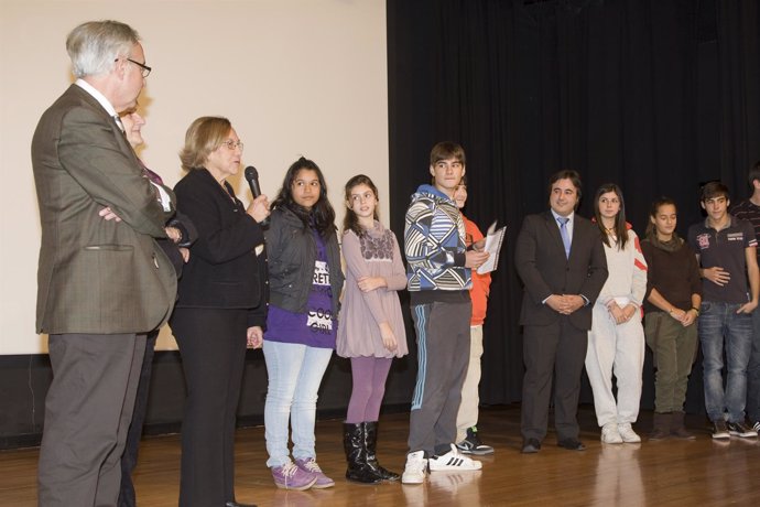El Alcalde Con Los Ganadores De Los Premios Valores Cívicos Y Juventud Solidaria