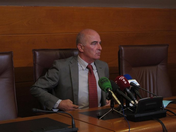 El Diputado Regional Del PP Luis Carlos Albalá