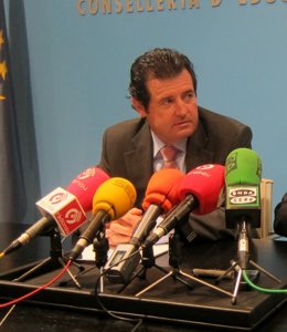 El Conseller De Educación, José Císcar