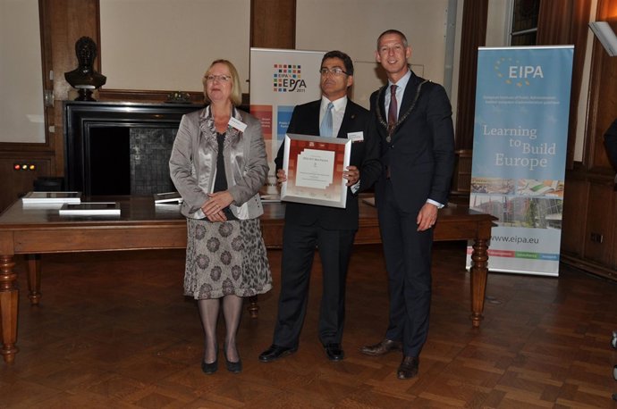 José María Moreno Con El Premio Best Practice EPSA 2011