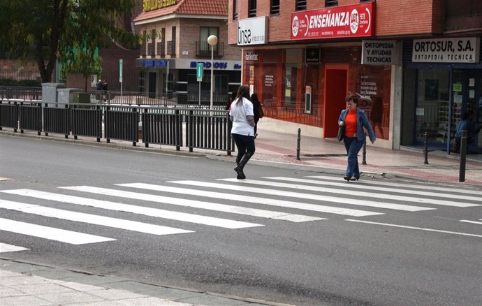 PERSONAS POR PASO DE PEATONES