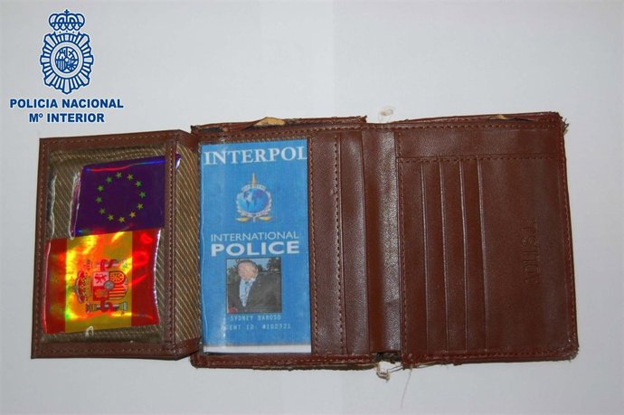 Policía Nacional Detiene A Un Grupo De Policías 'Ful' Que Robaban A Turistas