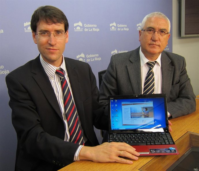 El Consejero De Educación Gonzalo Capellán Y El Director De Educación Abel Bayo