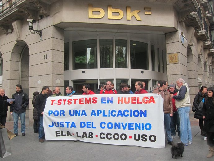 Concentración De Trabajadores De T-System Bizkaia