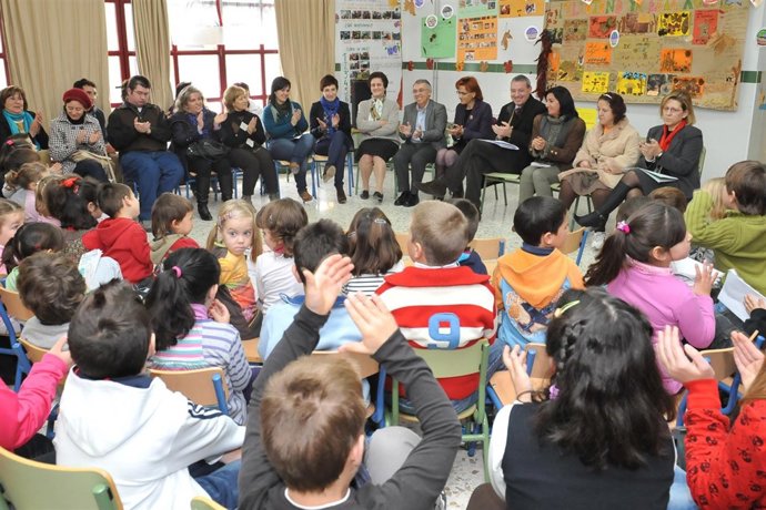 Consejero De Educación Visita Un Colegio En Beas De Granada