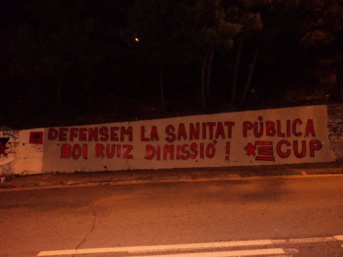 Mural De Las CUP Pidiendo La Dimisión De Boi Ruiz
