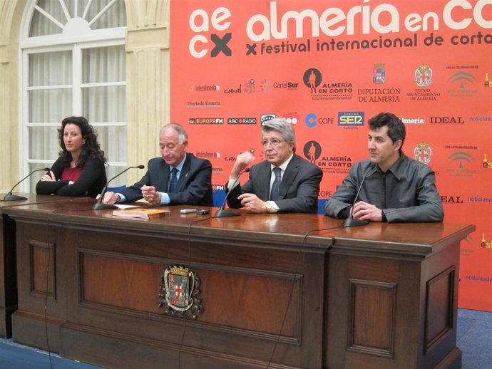 Enrique Cerezo Recibe El 'Almería, Tierra De Cine' 