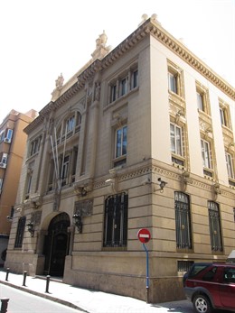 Sede De Caja Mediterráneo En Calle San Fernando