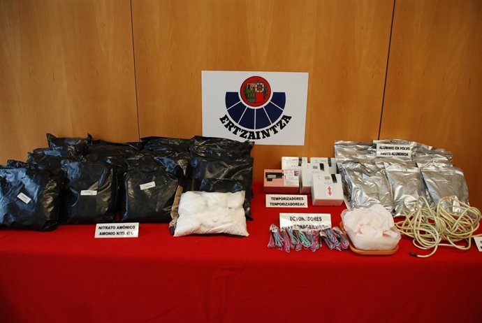 Material Localizado En El 'Zulo' De Abadiño