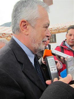 Griñán Atiende A Los Medios En Grazalema (Cádiz)