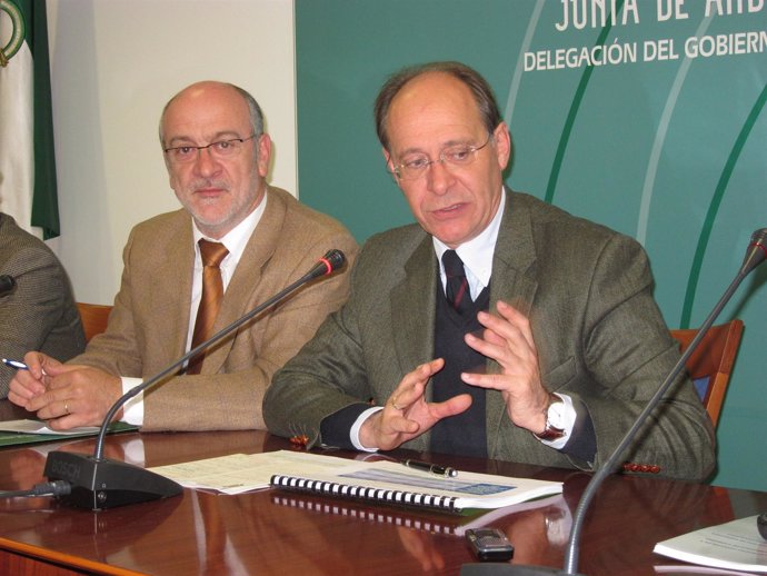 El Consejero De Medio Ambiente, José Juan Díaz Trillo, En Rueda De Prensa.