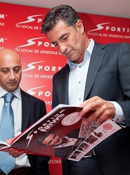 Míchel, En Uno De Los Locales De Apuestas Sportium