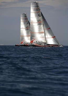 Barco Alinghi en la America Cup de Valencia