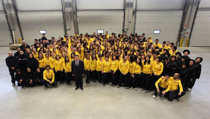 Foto De Familia Junto Al Alcalde De Arroyo De La Encomienda