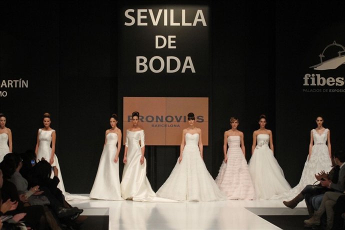 Desfile De Pronovias En La Inauguración De Sevilla De Boda 2011