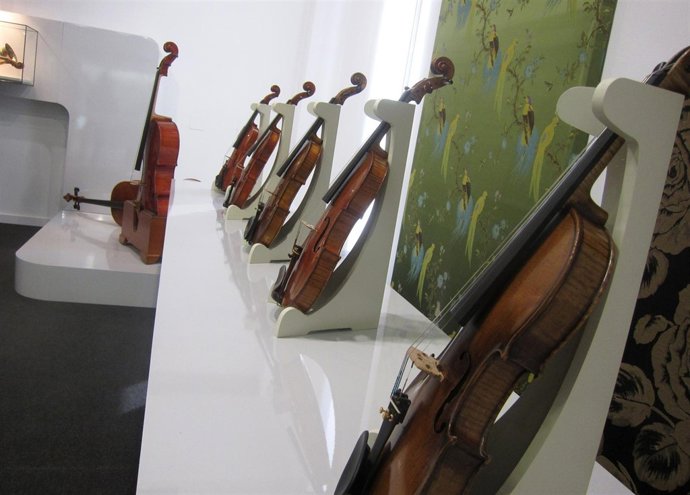 Ejemplares Aresanos Expuestos En Violins D'art
