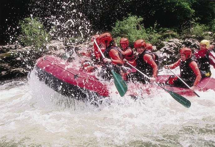 Escolares Practicando Deporte.