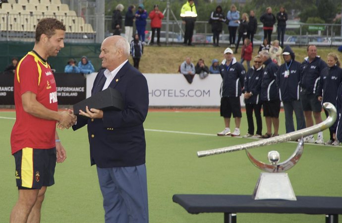 Santi Freixa Recibe Su Premio De 'MVP' Del Champions