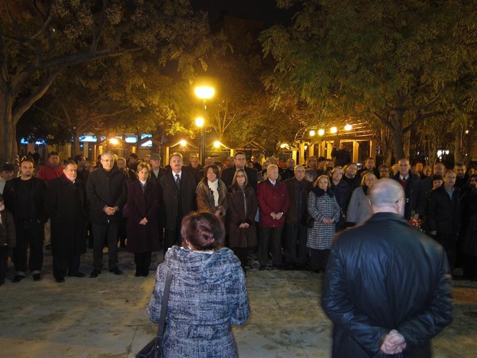 Miembros De La AVT, Guardia Civil Y Políticos En El Acto En Recuerdo A Víctimas