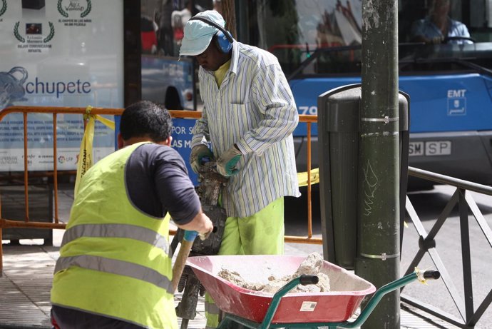 Extranjeros, inmigrantes trabajando