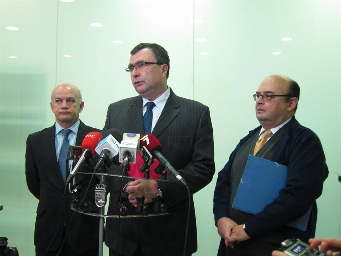 Consejero Ballesta (Centro) Y Director Del IEA, Fco Cabezas