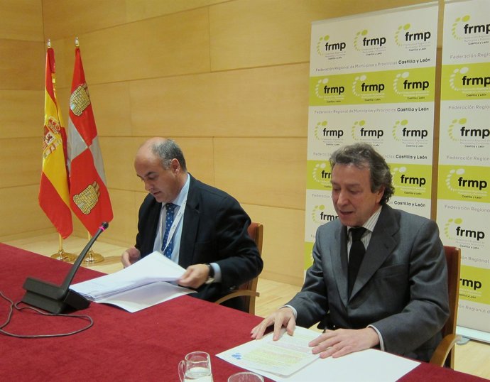 El Consejero De La Presidencia Junto Al Presidente De La FRMP