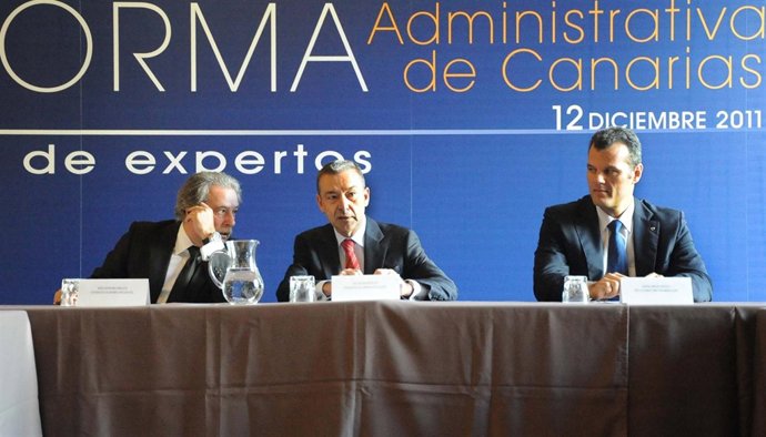 José Luis Rivero Y Paulino Rivero (A La Derecha) En La Reunión De Trabajo