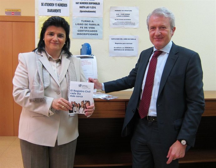 Los Consejeros Arruga Y Del Río Presentan La Cita Previa En El Registro Civil