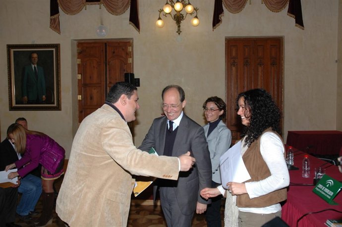 Díaz Trillo Entrega Subvenciones En Almería