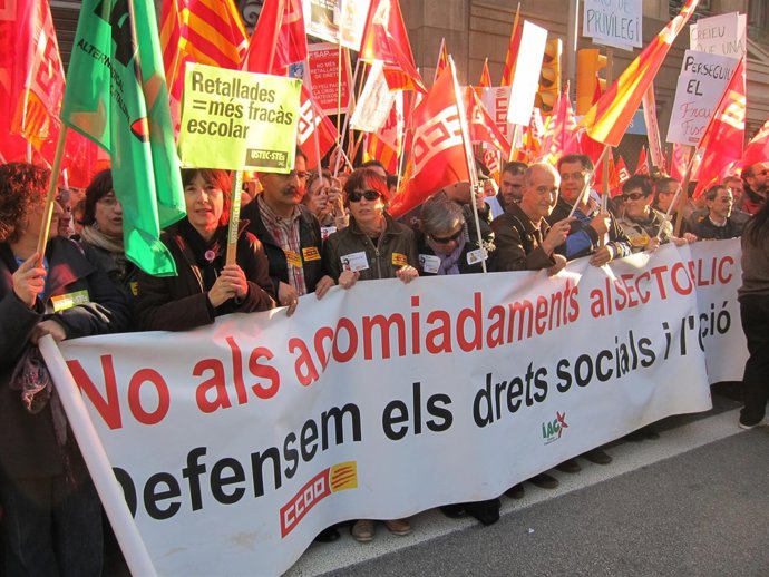 Manifestación Contra Los Recortes Ante La Conselleria De Gobernación