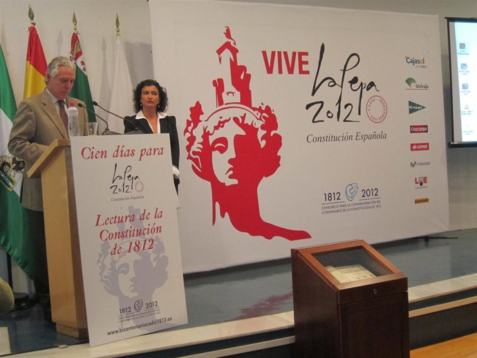 El Consejero De Gonernación Durante Su Lectura De La Constitución