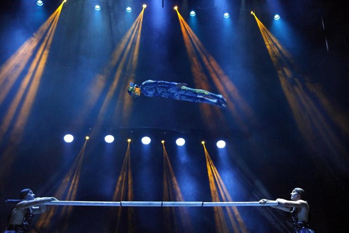 Cirque Imaginaire En 'Storm'