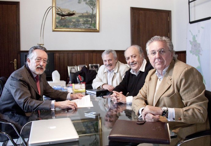 Reunión Entre Escrivá Y Grau Sobre La Película 'Atraco'