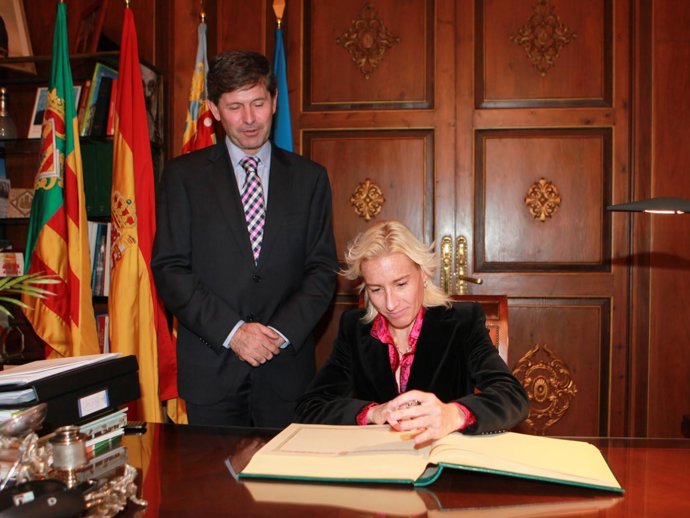 Marta Domínguez en el Ayuntamiento de Castellon 