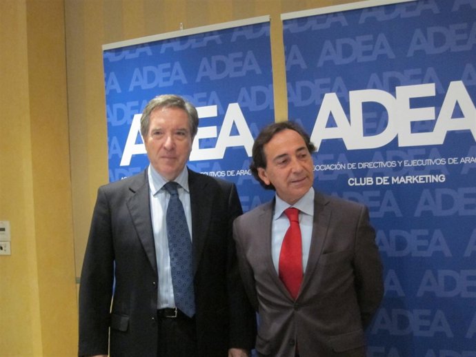 El Periodista Iñaki Gabilondo Junto Con El Presidente De ADEA