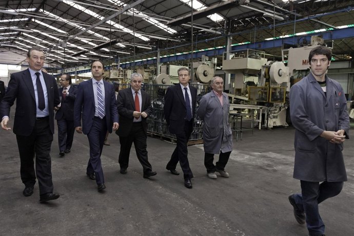 Diego Y Arasti Visitan La Fábrica De Vitrinor