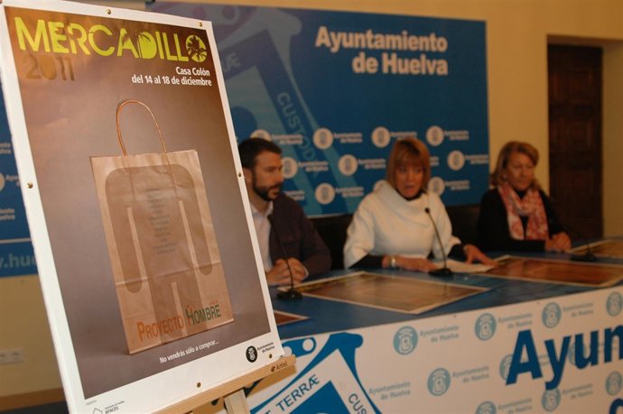 La Concejal De Asuntos Sociales Presenta El Mercadillo De Proyecto Hombre. 