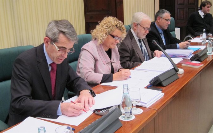 Comisión Del Parlament En Que Han Aprobado Dos Leyes Ómnibus