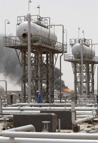 La AIE recorta su previsión de consumo de petróleo para 2011 y 2012