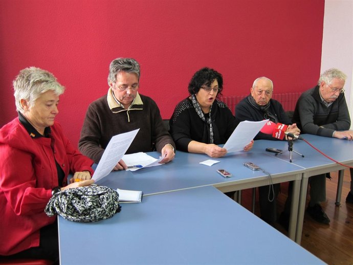 Representantes De La Asociación De Familiares De Fusilados De Navarra