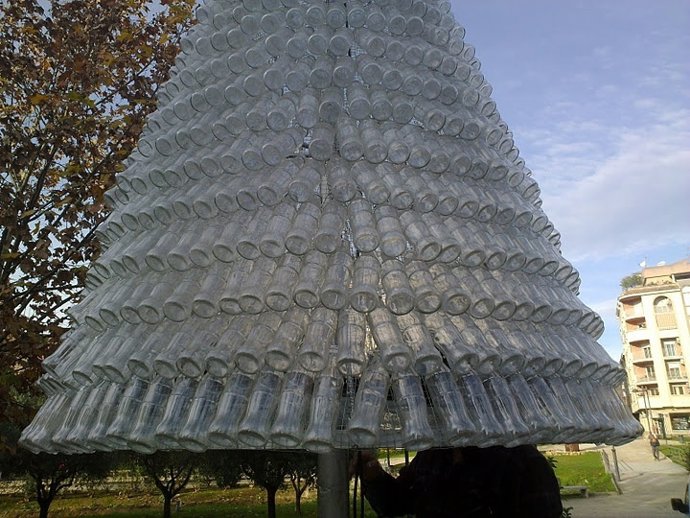 Árbol Reciclado En Canals 