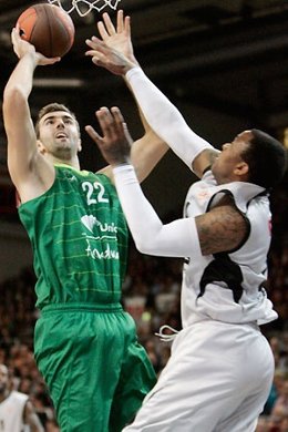 Unicaja Cae Ante El Brose