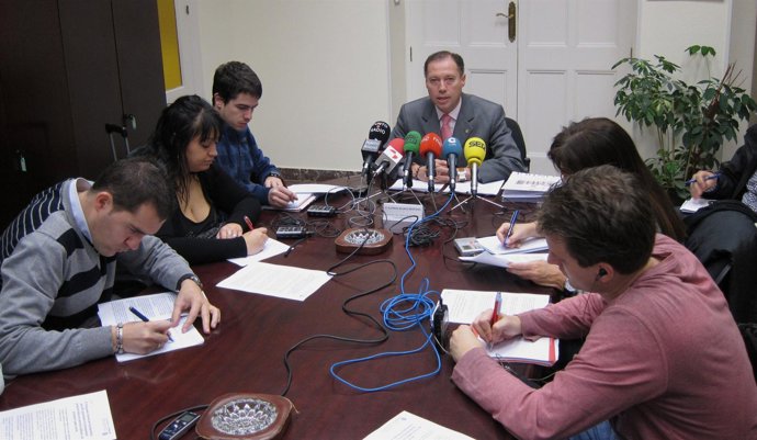 El Concejal De Ayuntamiento Presenta Los Criterios Del Presupuesto De 2012