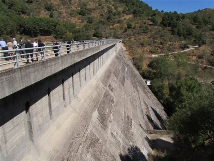 Presa De El Pajarero En Sta. María Del Tiétar (Ávila)