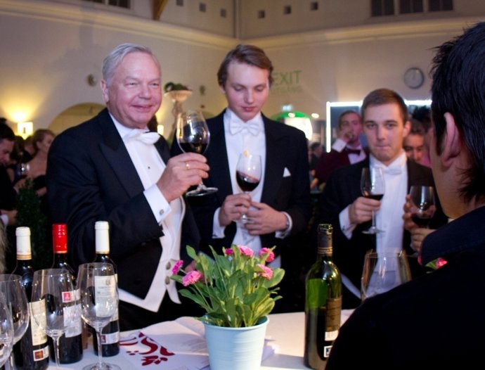 Los Nobel 2011 Brindan Con Vino De Rioja