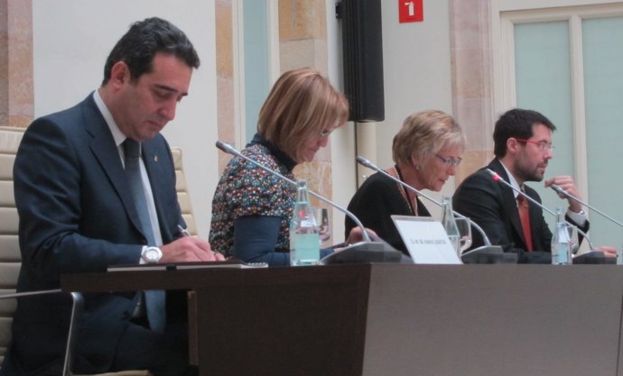  Manuel Bustos, Núria De Gispert, Glòria Valeri Y Albert Batalla,