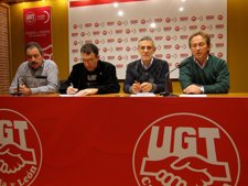 Representantes De UGT Y CC.OO, Durante El Anuncio Del Apoyo A Puertas Norma