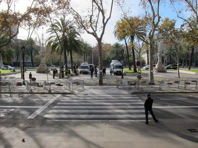 Normalidad Ante La Audiencia De Barcelona Tras Declarar Algunos Diputados